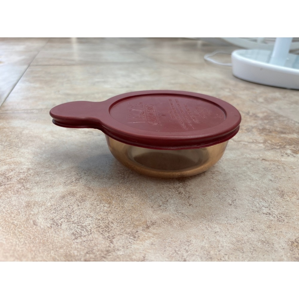 Visions Heat n Eat Amber Glass Dish with Lid Corning V-150-PC 5 inch 15oz